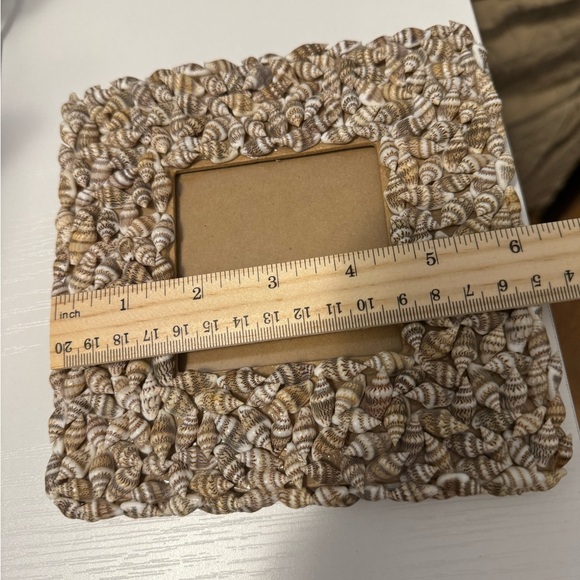 Square frame holds 3x3 photo. - Picture 5 of 5